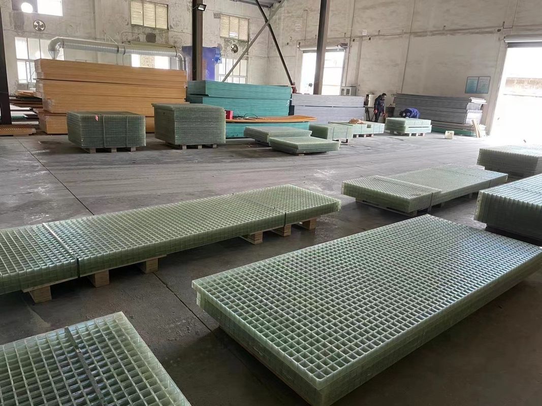 Pure Resin Grille FRP Grating Walkway Or Platform Use In 38*38*38mm Customized Panle Size