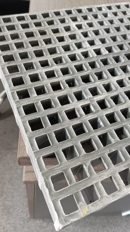 Microporous Grid FRP Small Mesh Grating For Walkway Or Platform Usage Customized Size